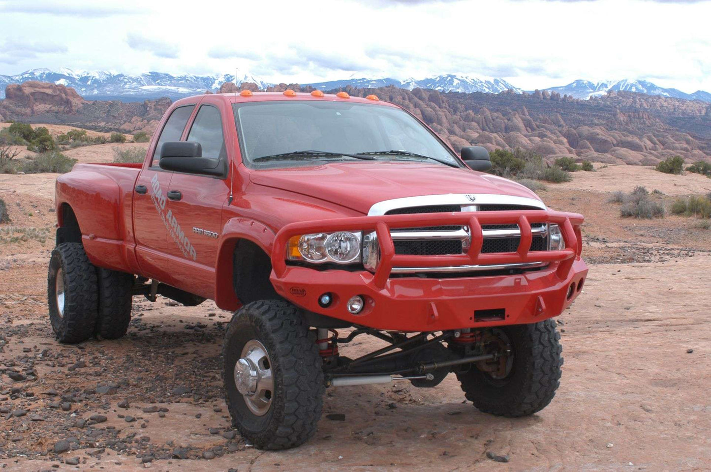 Stealth Front Winch Bumper Titan II Guard | Round Holes - Texture Black 2003-2005 RAM 2500 3500