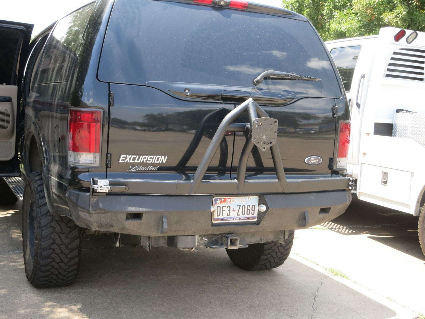 Stealth Rear Winch Bumper | Tire Carrier - Texture Black 1999-2007 Ford Excursion